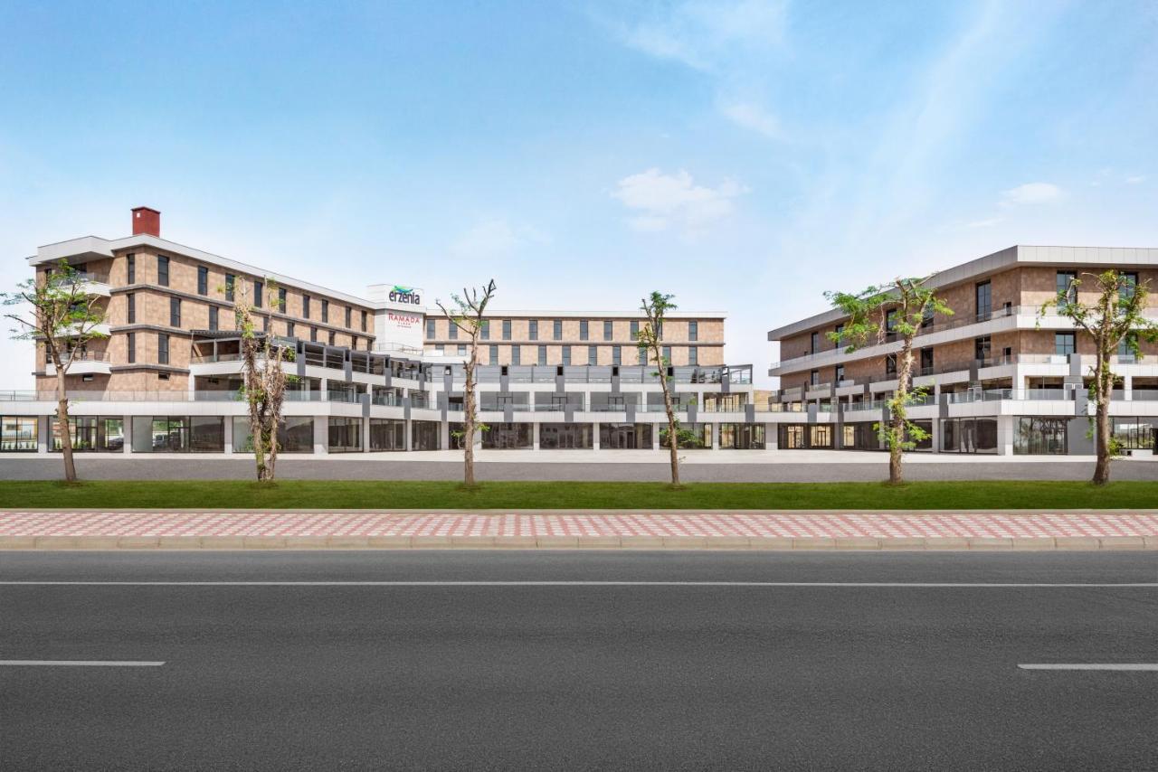 Hotel Ramada Plaza By Wyndham Batman Exterior foto
