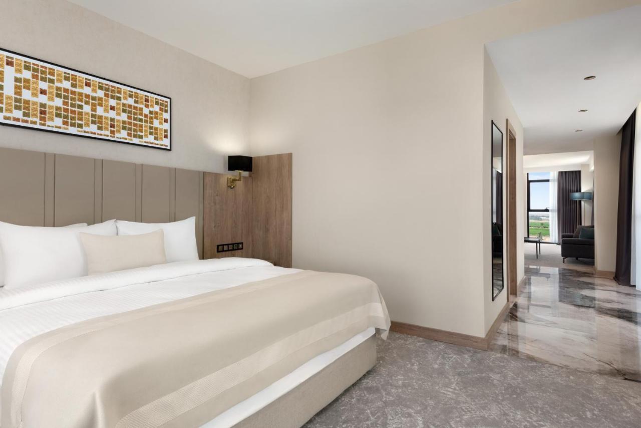 Hotel Ramada Plaza By Wyndham Batman Exterior foto