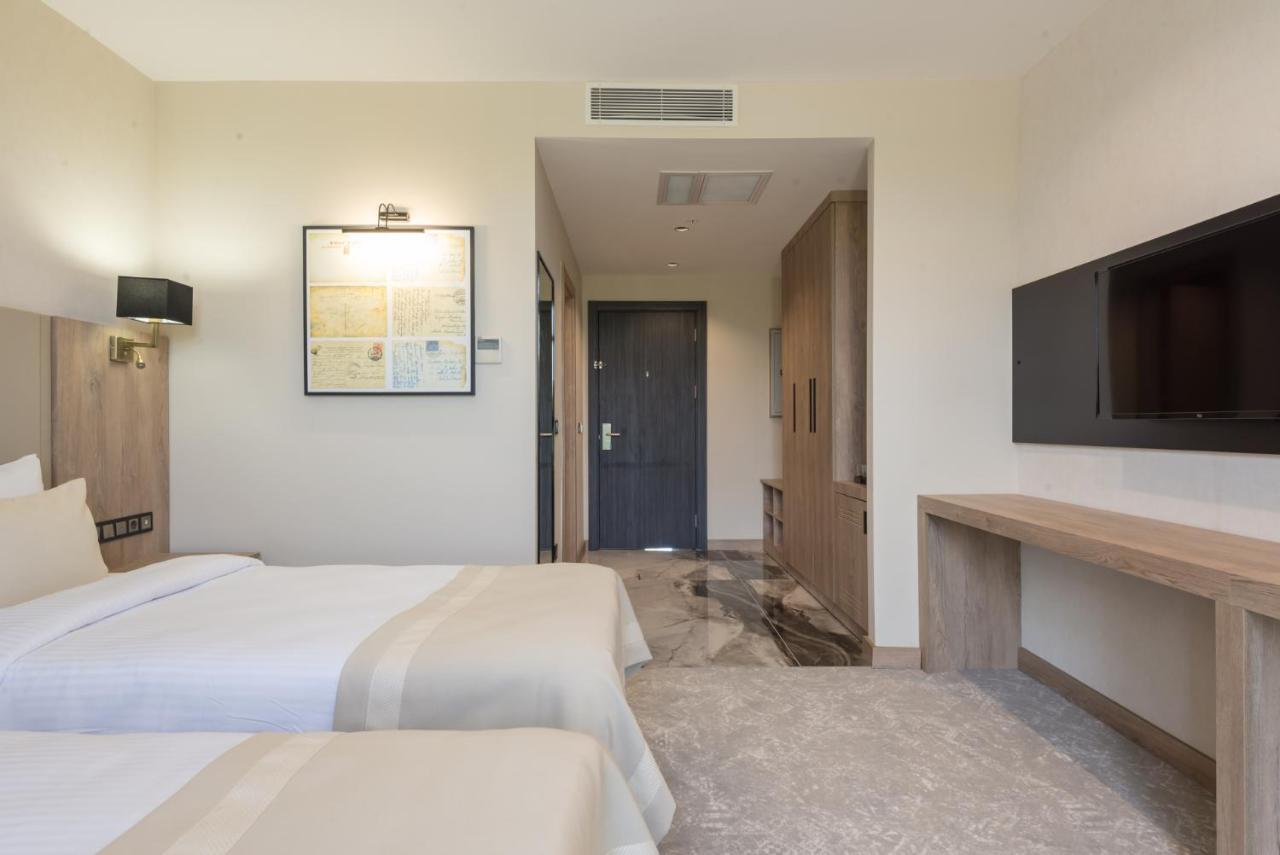 Hotel Ramada Plaza By Wyndham Batman Exterior foto