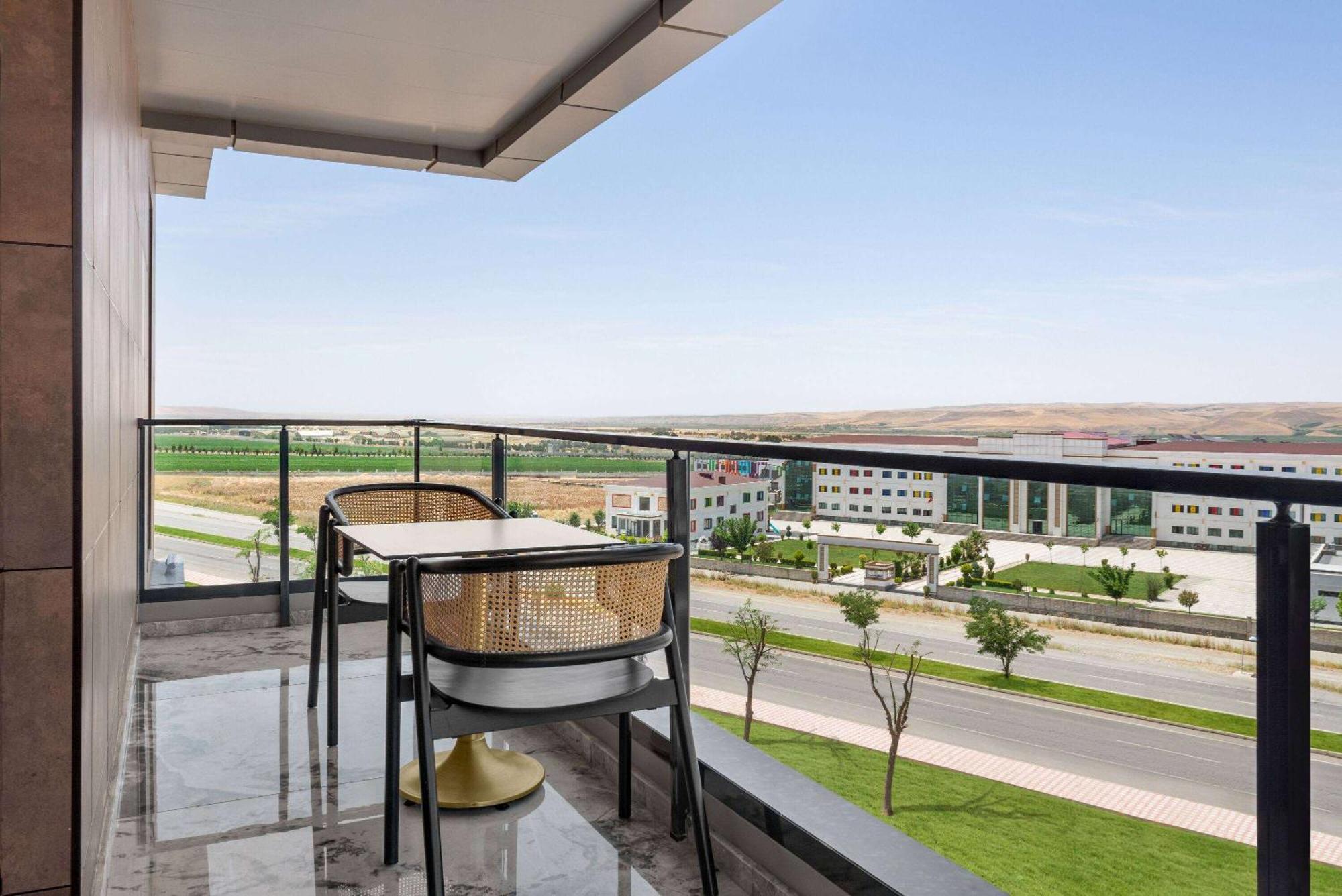Hotel Ramada Plaza By Wyndham Batman Exterior foto